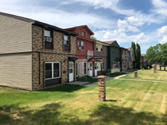 West Town Manor Apartments in Fergus Falls, MN - Building Photo