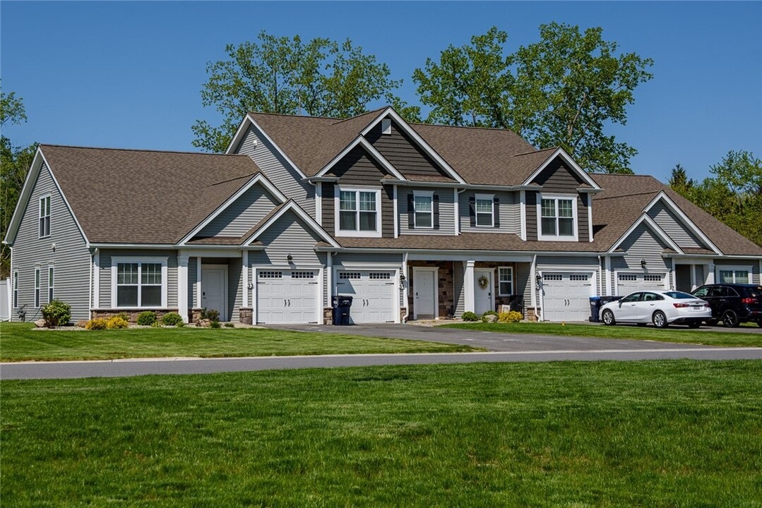 69 Allandale Dr in Rochester, NY - Building Photo