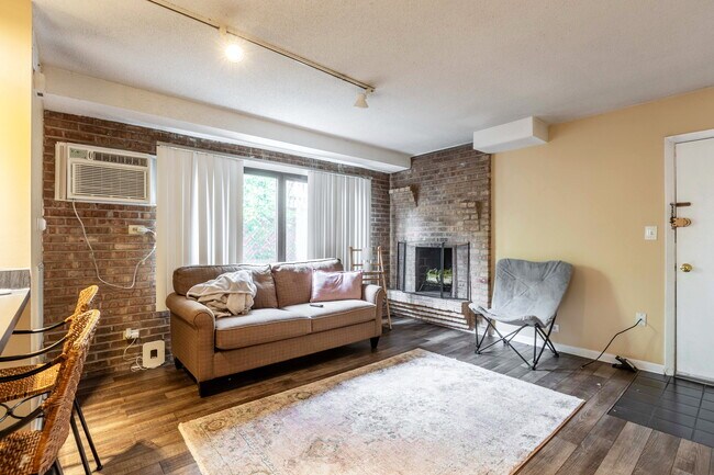 715 W Diversey Pky, Unit 3