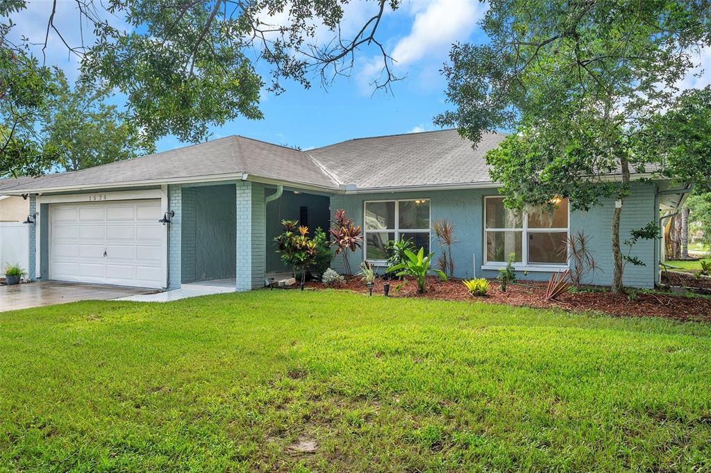 1520 Windmill Pointe Rd in Palm Harbor, FL - Building Photo