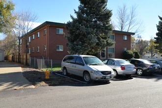 Ammons Crossing in Lakewood, CO - Building Photo - Building Photo