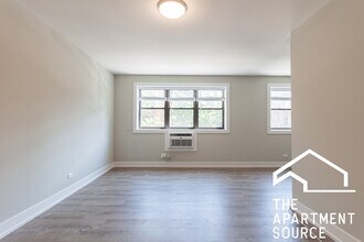 529 W Surf St, Unit 502 in Chicago, IL - Building Photo - Building Photo