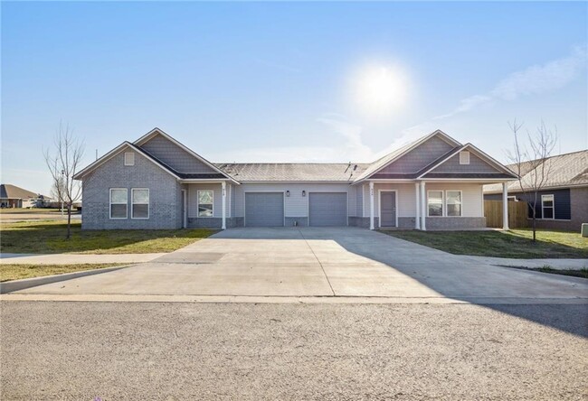 917 Vly Oaks Ln in Centerton, AR - Foto de edificio - Building Photo