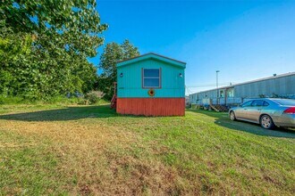 13202 Hilltop Ct in Willis, TX - Building Photo - Building Photo