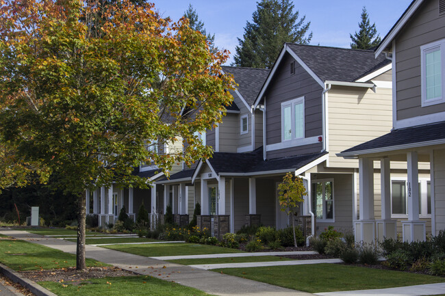 Woodbury Crossing Apartments and Townhomes in Olympia, WA - Building Photo - Building Photo