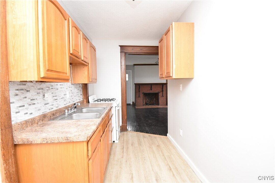 317 Clay St in Watertown, NY - Building Photo