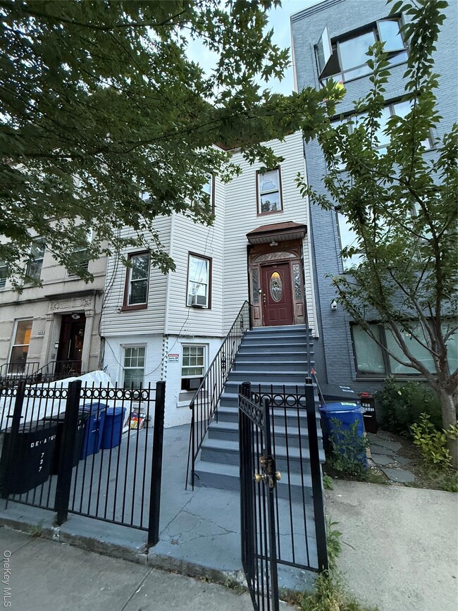 property at 727 Decatur St