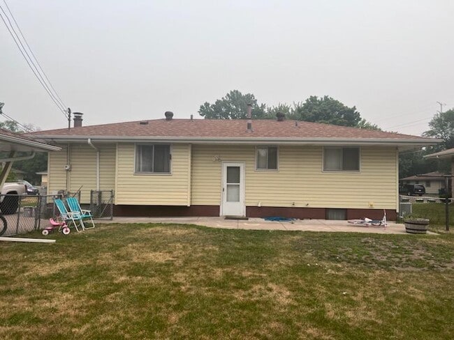 3025 65th Ave N in Brooklyn Center, MN - Building Photo - Building Photo