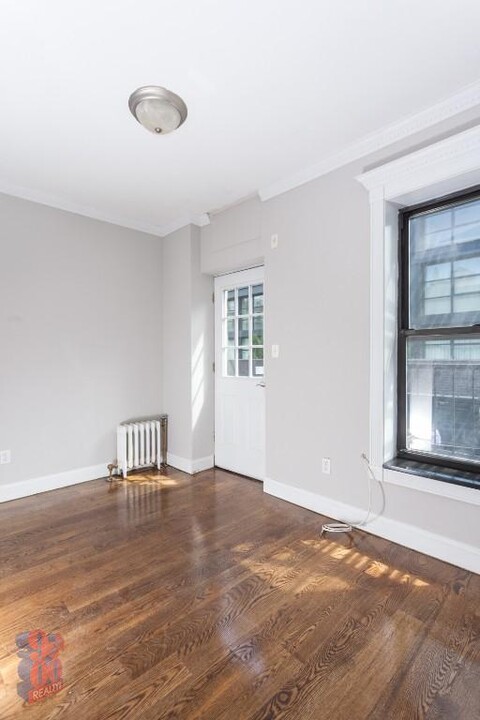 232 Elizabeth St, Unit 1D in New York, NY - Building Photo