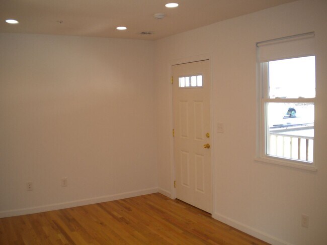 235 Condor St in Boston, MA - Building Photo - Building Photo