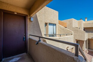 11640 N 51st Ave in Glendale, AZ - Foto de edificio - Building Photo