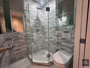 East 6th Street, Unit 2B in New York, NY - Foto de edificio - Building Photo