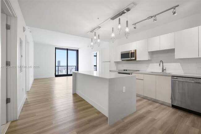 101 Diplomat Pkwy, Unit 2104 in Hallandale Beach, FL - Foto de edificio - Building Photo