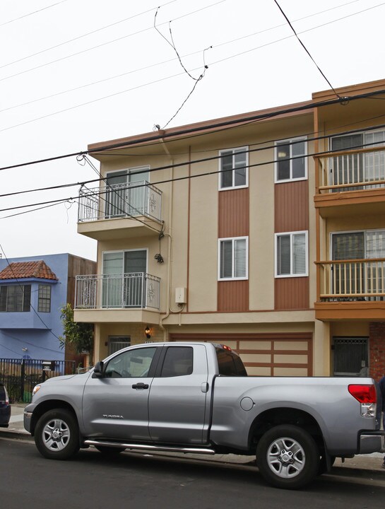 432 Santa Barbara Way in Daly City, CA - Building Photo