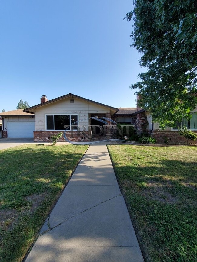 property at 231 E 18th St