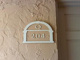 17901 NW 68th Ave in Hialeah, FL - Building Photo