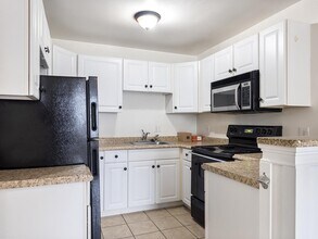 Bright Eckington apartment 15 min walk fro in Washington, DC - Building Photo - Building Photo