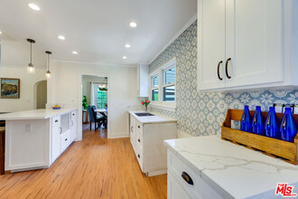 8818 Rosewood Ave in West Hollywood, CA - Building Photo - Building Photo