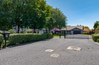 Tillerman Hills in Bakersfield, CA - Foto de edificio - Building Photo