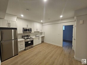 9806 107 St in Morinville, AB - Building Photo - Building Photo