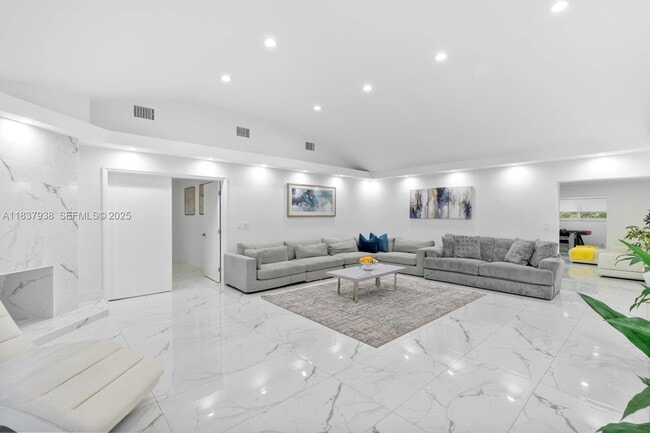 1247 Jackson St in Hollywood, FL - Foto de edificio - Building Photo