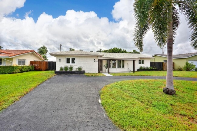 5712 NE 16th Ave in Fort Lauderdale, FL - Building Photo - Building Photo