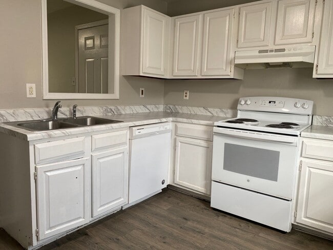 30 Brianfield Cv, Unit D in Jackson, TN - Building Photo - Building Photo