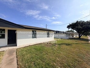 4 N Atlantic St in Baytown, TX - Building Photo - Building Photo