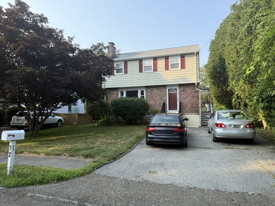 72 Grassland St in Lexington, MA - Building Photo
