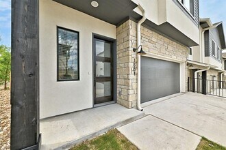 2050 Lohmans Spur in Lakeway, TX - Building Photo - Building Photo