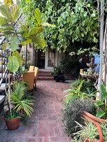 1126 Hi Point St, Unit FURNISHED SUITE in Los Angeles, CA - Building Photo