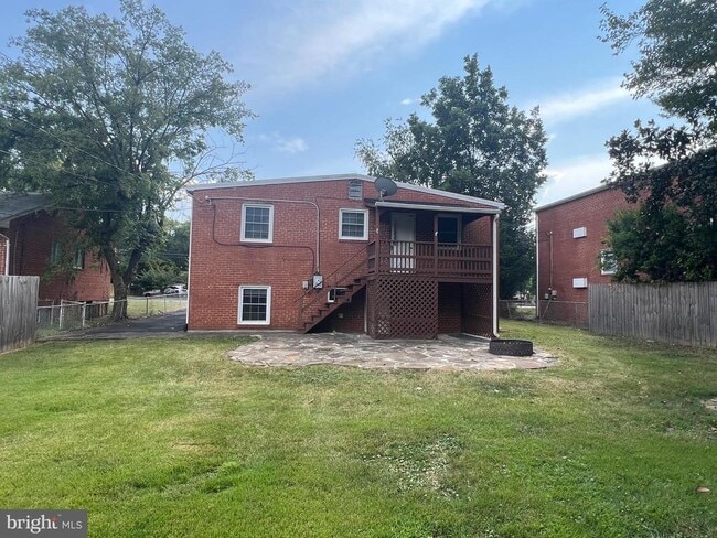 4517 N Carlin Springs Rd in Arlington, VA - Building Photo - Building Photo