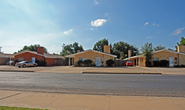 5215-5223 13th St in Lubbock, TX - Building Photo - Building Photo