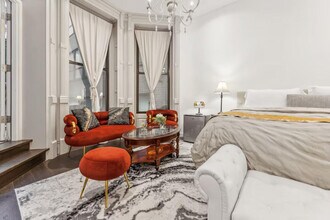 60 E 56th St in New York, NY - Building Photo - Building Photo