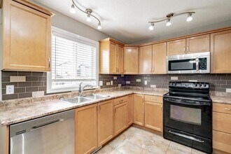 8610-8102 102 B Ave in Grande Prairie, AB - Building Photo - Building Photo