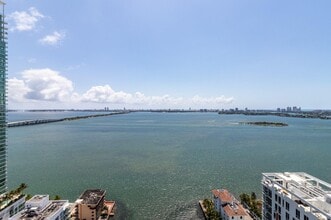460 NE 28th St, Unit 3105 in Miami, FL - Building Photo - Building Photo