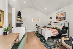 412 Esther St, Unit B in Costa Mesa, CA - Building Photo