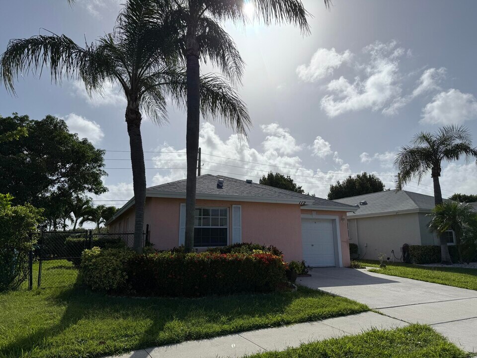 112 Sunset Blvd in Boynton Beach, FL - Building Photo