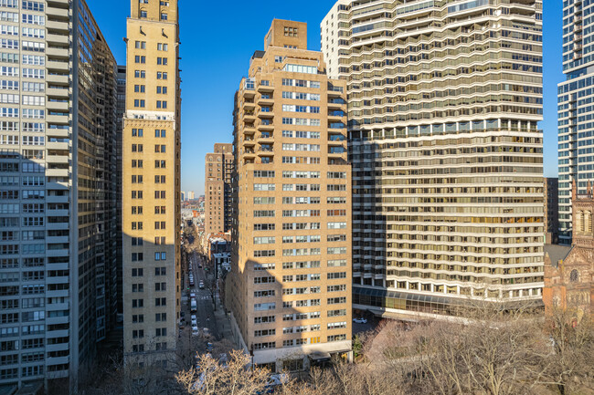 220 W Rittenhouse Sq in Philadelphia, PA - Building Photo - Building Photo