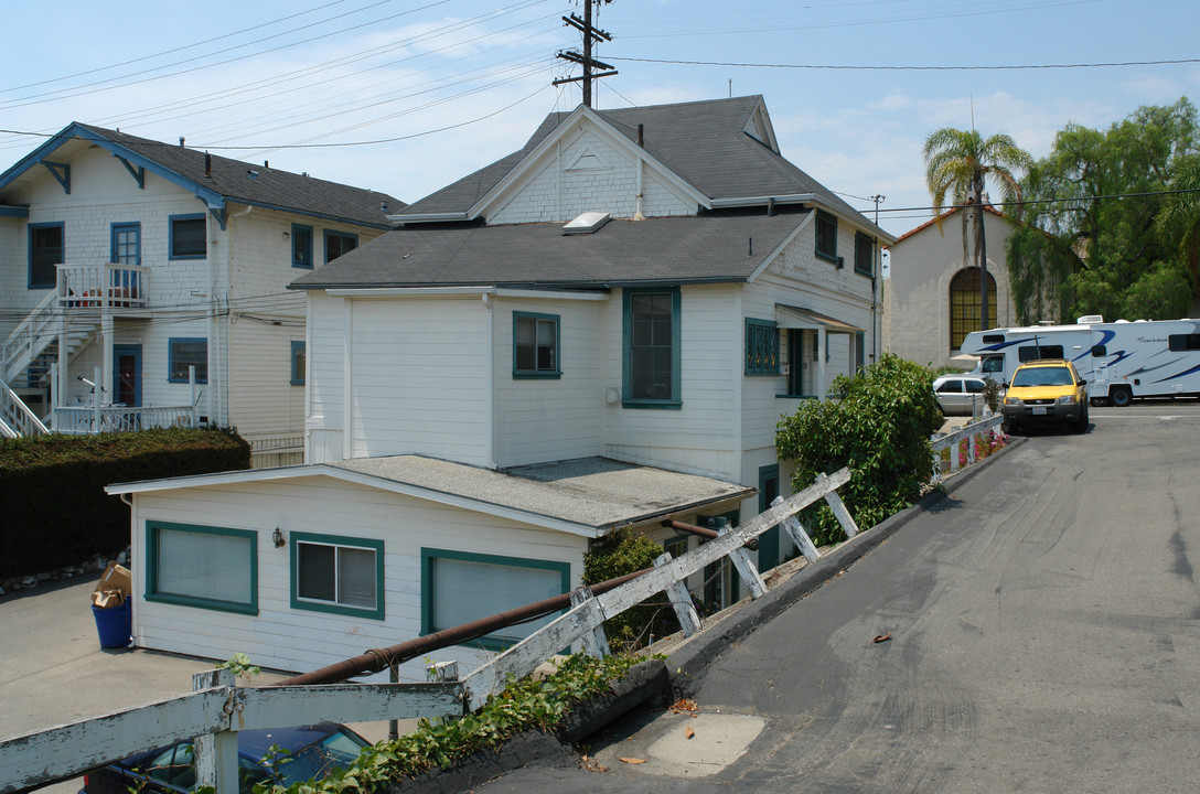 23 W Mission St in Santa Barbara, CA - Building Photo