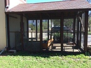 445 Wilson W St, Unit E in Madison, WI - Foto de edificio - Building Photo