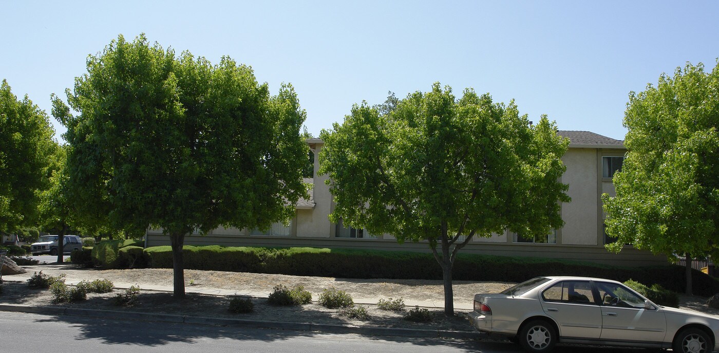 1976 Bonifacio St in Concord, CA - Building Photo