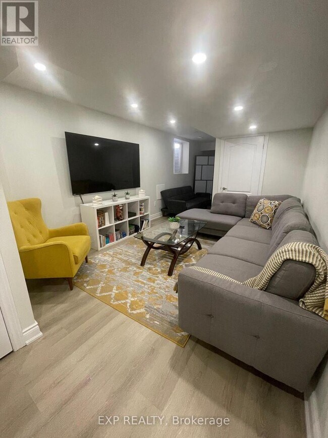 138 Aylesbury Dr in Brampton, ON - Building Photo - Building Photo