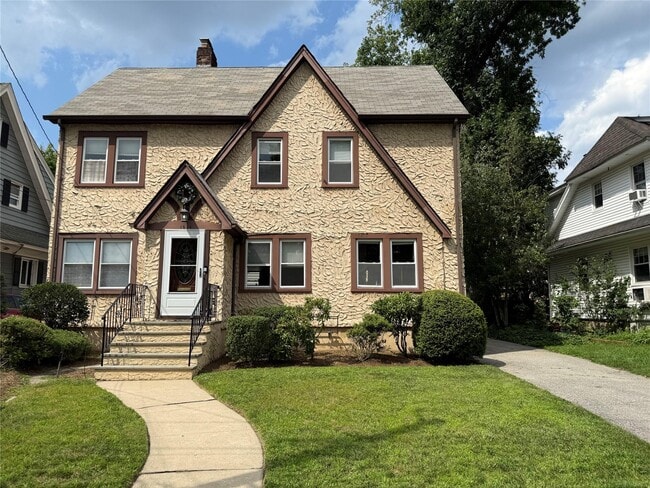property at 1074 Hunter Ave