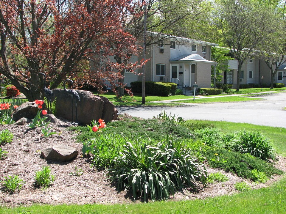 Ramblestone Estates in Bloomfield, CT - Building Photo