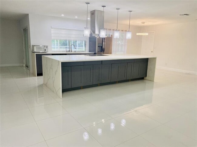 608 Overhill Dr in Brandon, FL - Building Photo - Building Photo