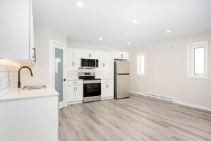 354 Edison Ave in Winnipeg, MB - Building Photo