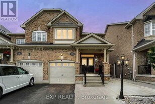 10 Alicewood Grove in Brampton, ON - Building Photo