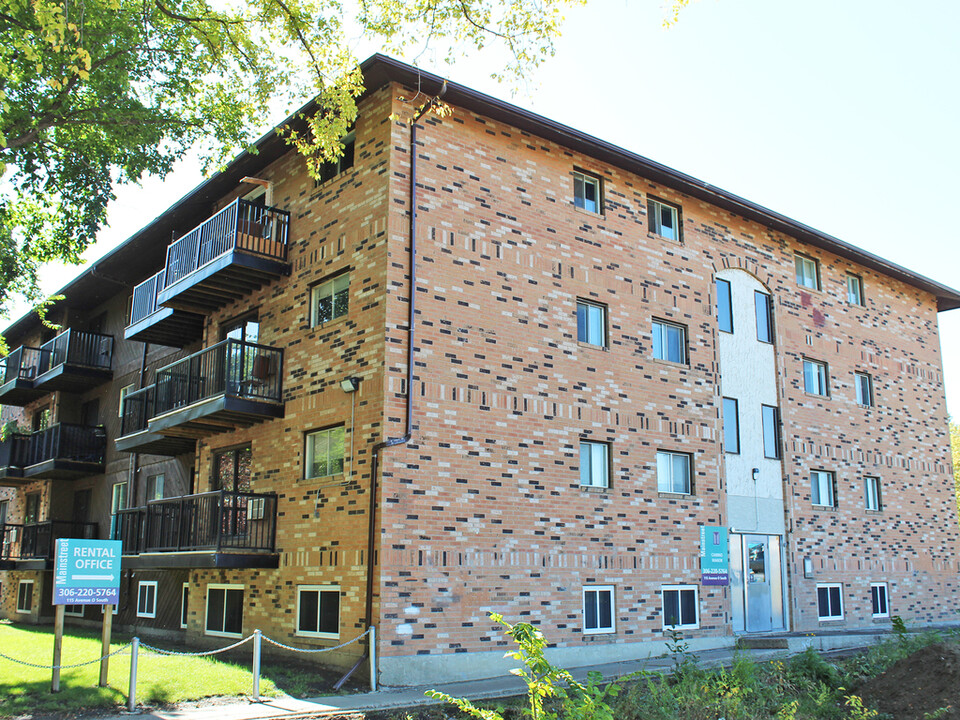 Camino Manor in Saskatoon, SK - Building Photo