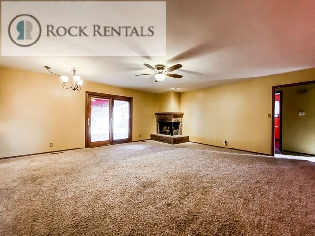 2504 Rambler Rd in Hutchinson, KS - Building Photo - Building Photo